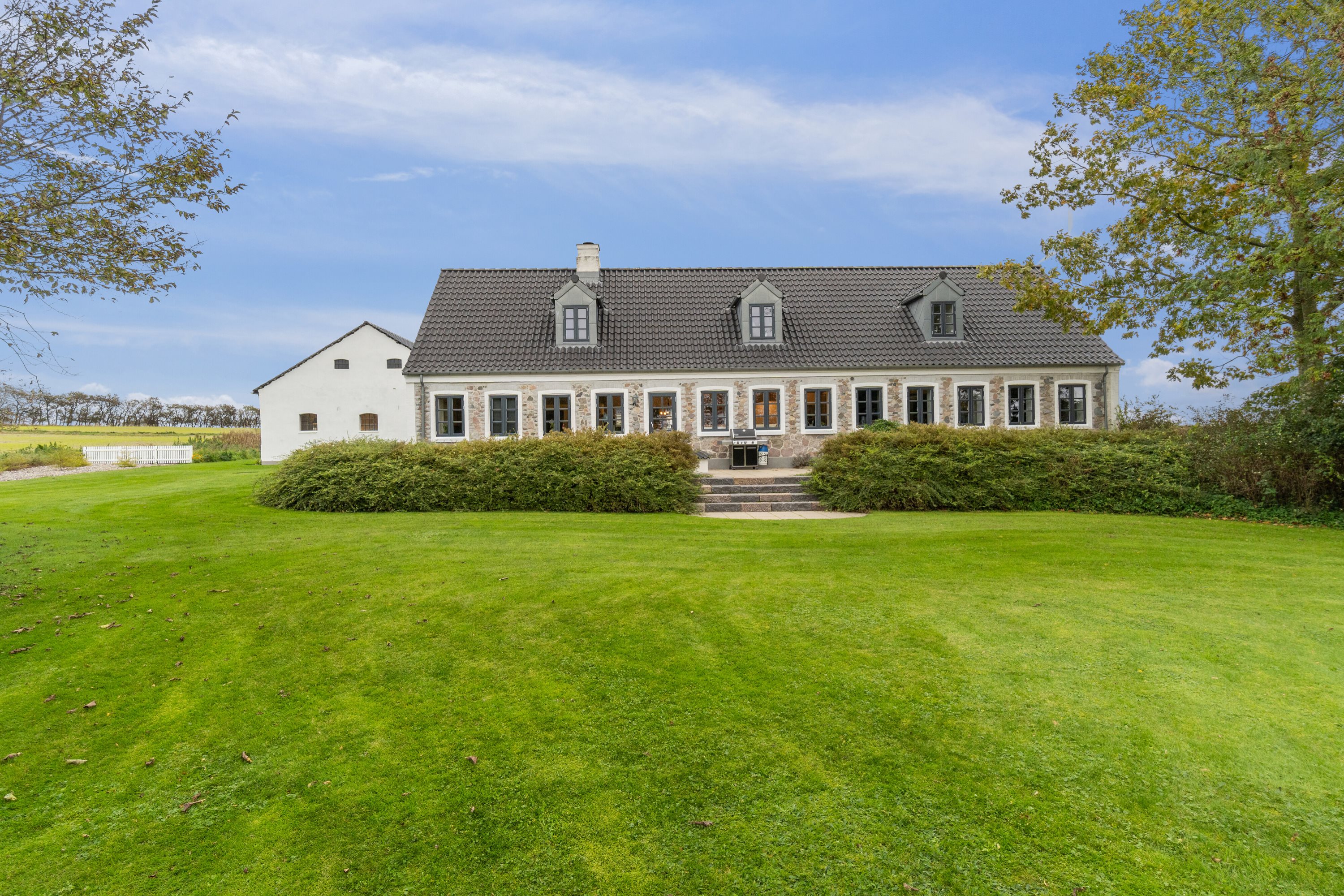 Fremhævet set fra haven billede i fuldskærmstilstand. Billede af Gedsteddalen 9, V Hornum, 9640 Farsø