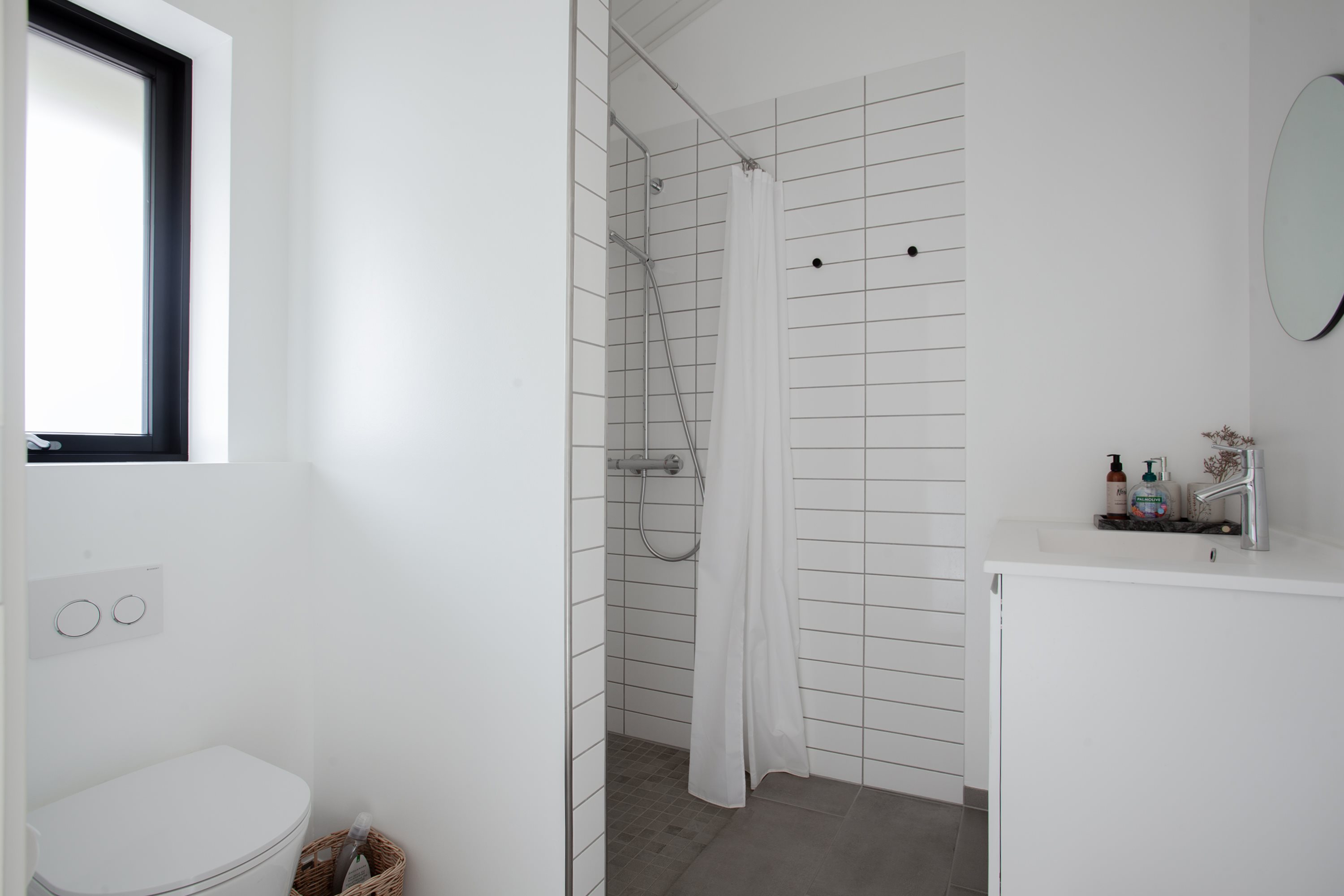 Fremhævet badeværelse billede i fuldskærmstilstand. Billede af På Remmerne 59, Remmerne, 9940 Læsø