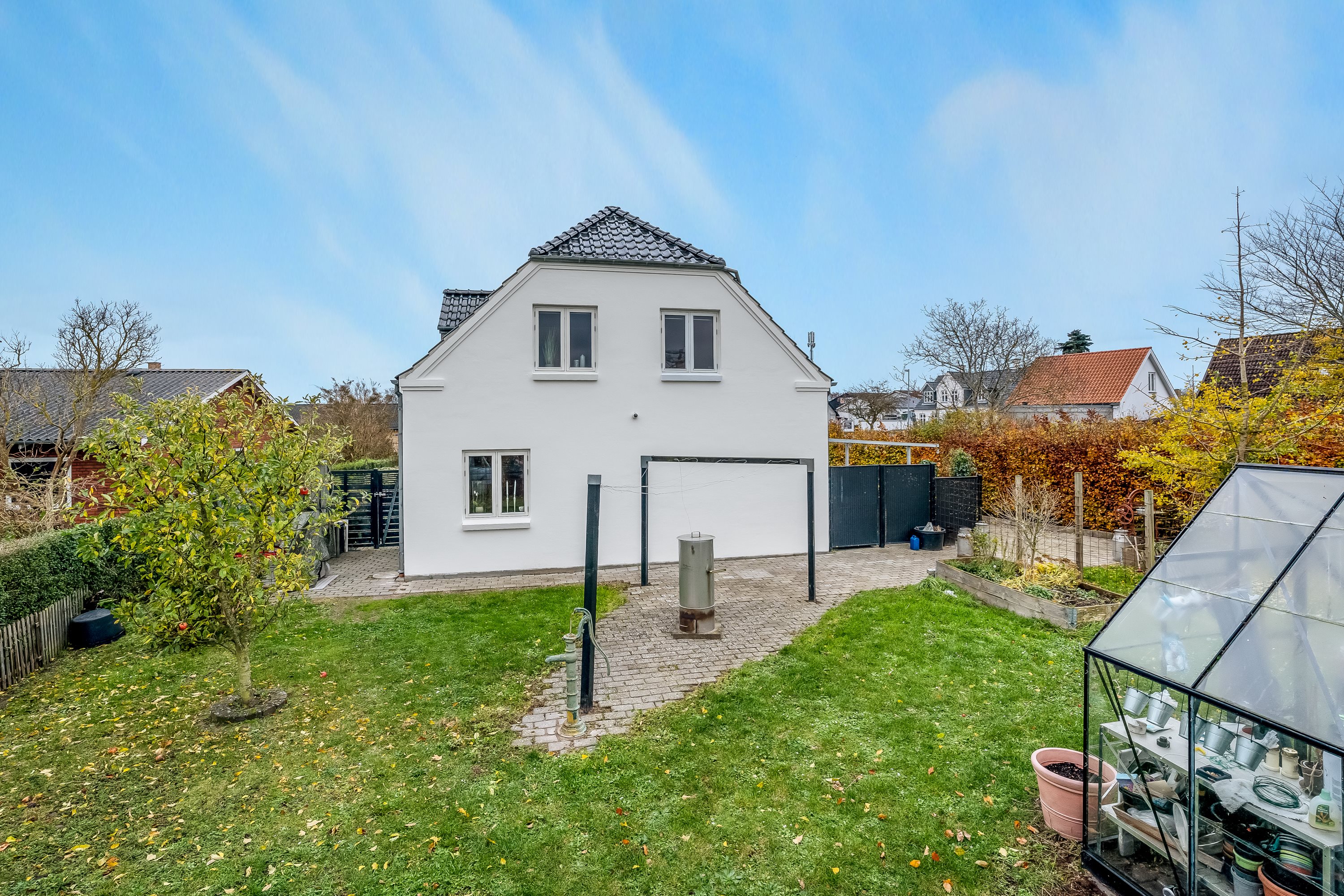 Fremhævet mastefoto billede i fuldskærmstilstand. Billede af Pederstrupvej 1, 4900 Nakskov