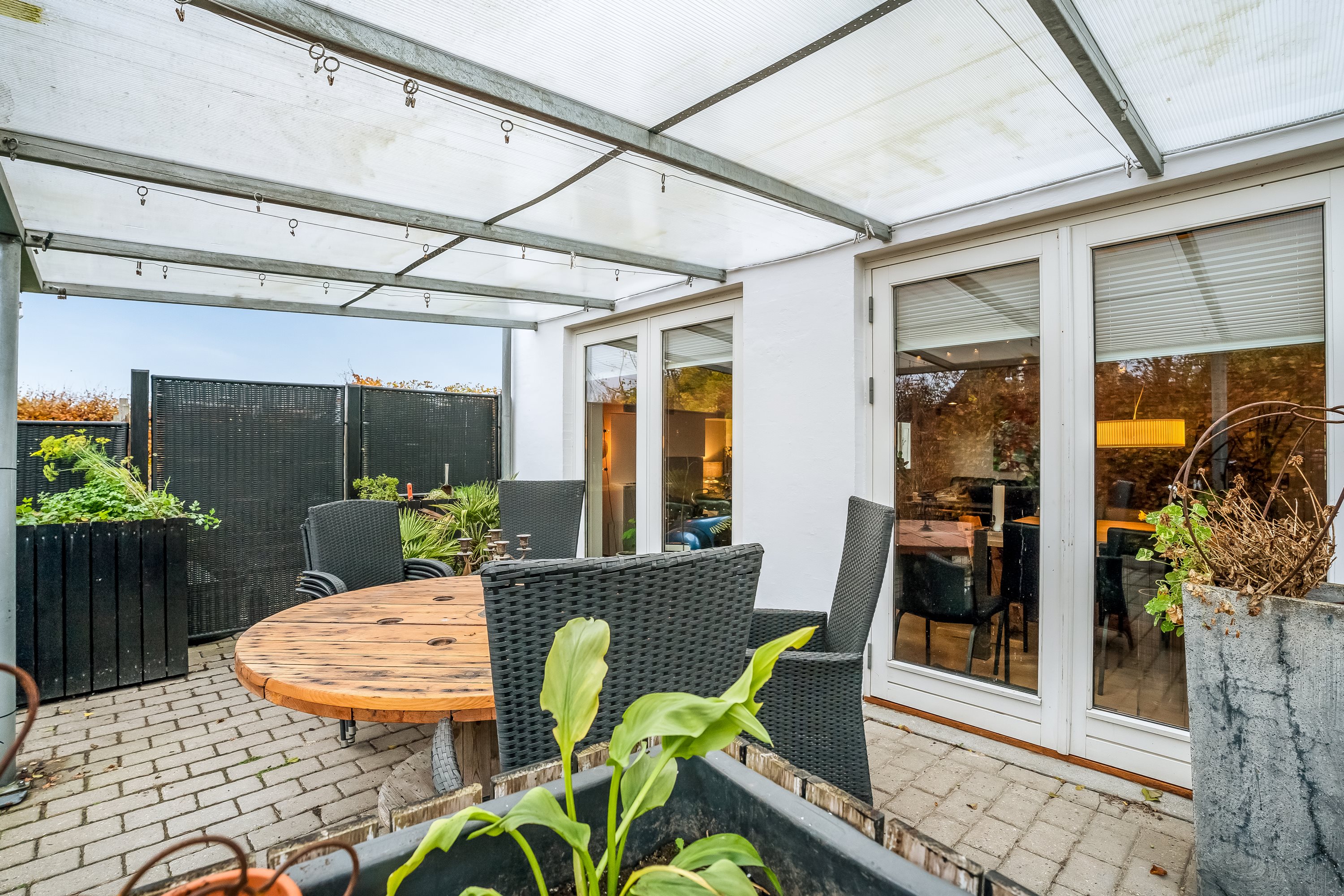 Fremhævet terrasse billede i fuldskærmstilstand. Billede af Pederstrupvej 1, 4900 Nakskov