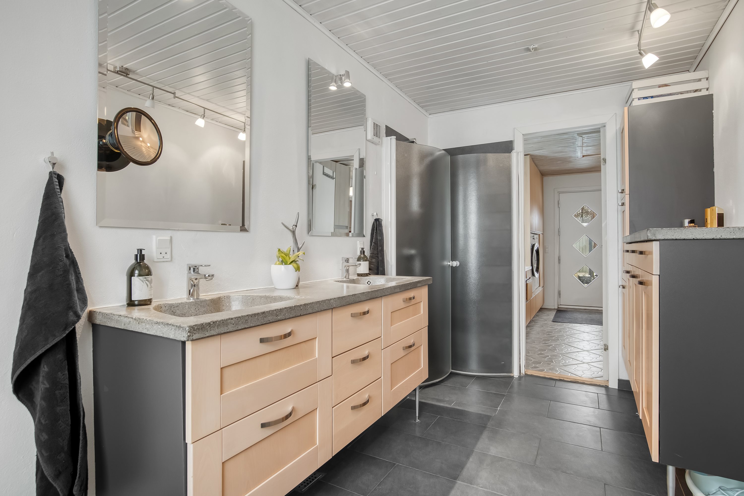 Fremhævet badeværelse billede i fuldskærmstilstand. Billede af Hovedgaden 16, Tvis, 7500 Holstebro