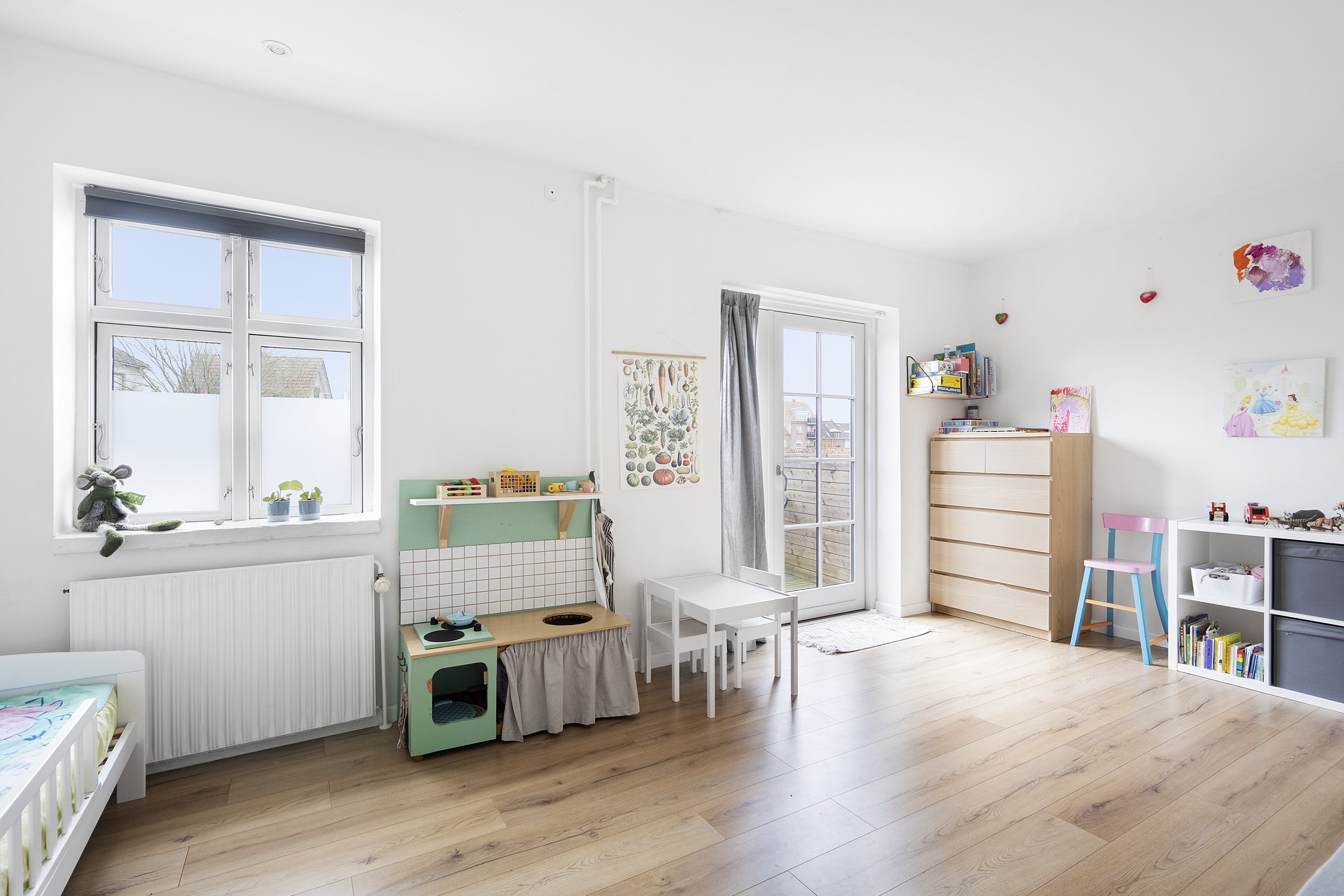 Fremhævet stue billede i fuldskærmstilstand. Billede af Fælledvej 62, 8700 Horsens