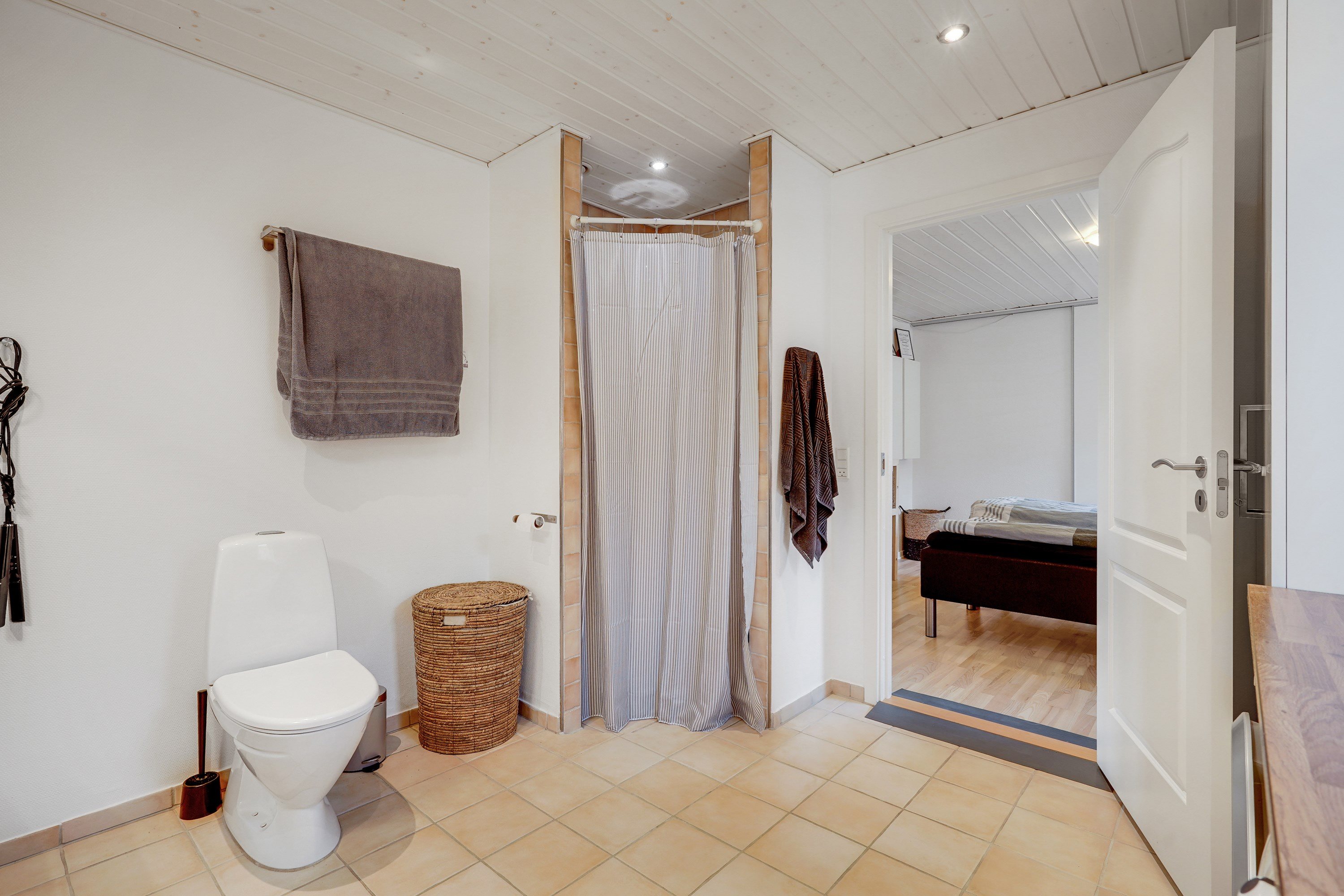 Fremhævet badeværelse billede i fuldskærmstilstand. Billede af Storegade 79, Bramming, 6740 Bramming