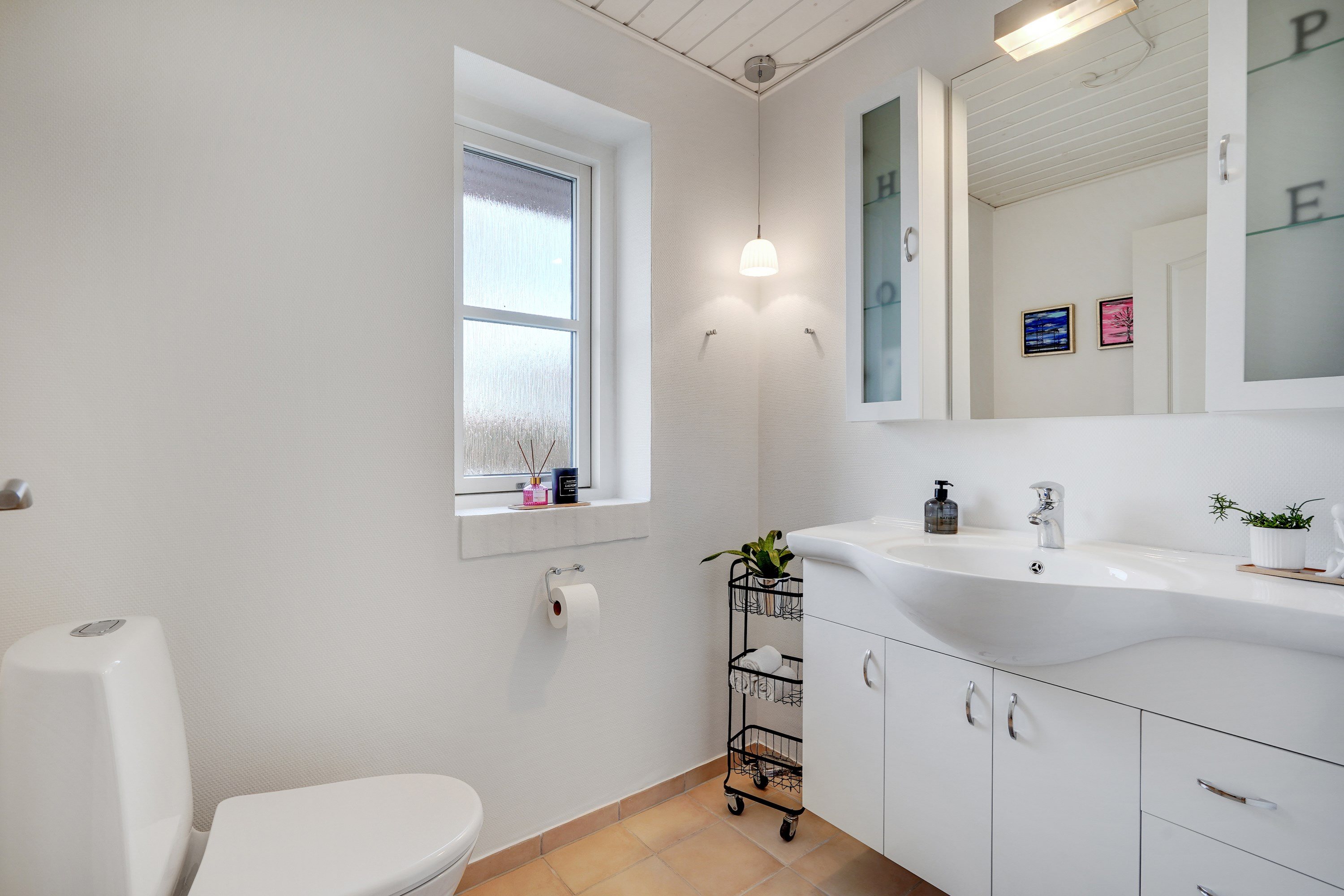 Fremhævet toilet billede i fuldskærmstilstand. Billede af Storegade 79, Bramming, 6740 Bramming