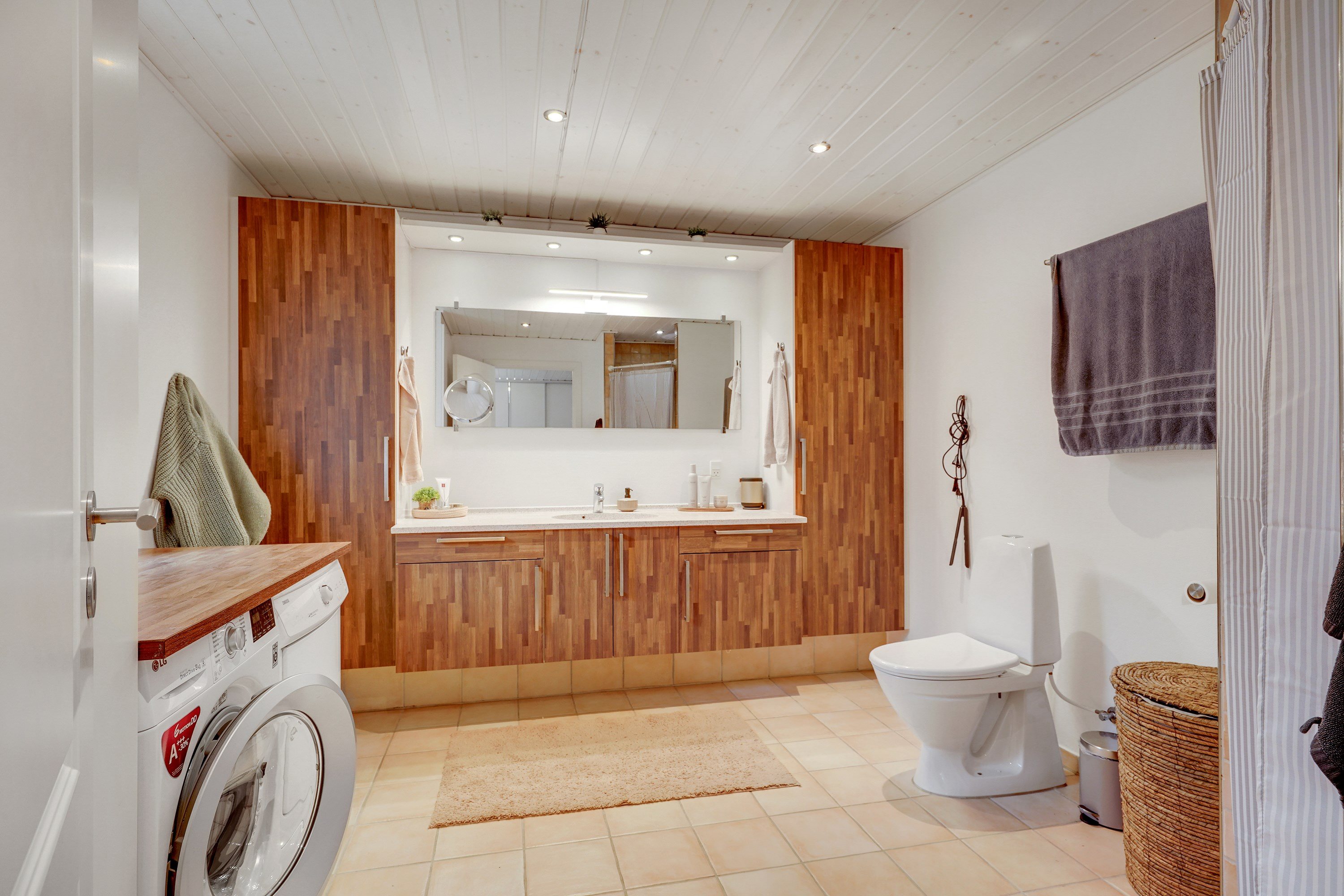 Fremhævet badeværelse billede i fuldskærmstilstand. Billede af Storegade 79, Bramming, 6740 Bramming