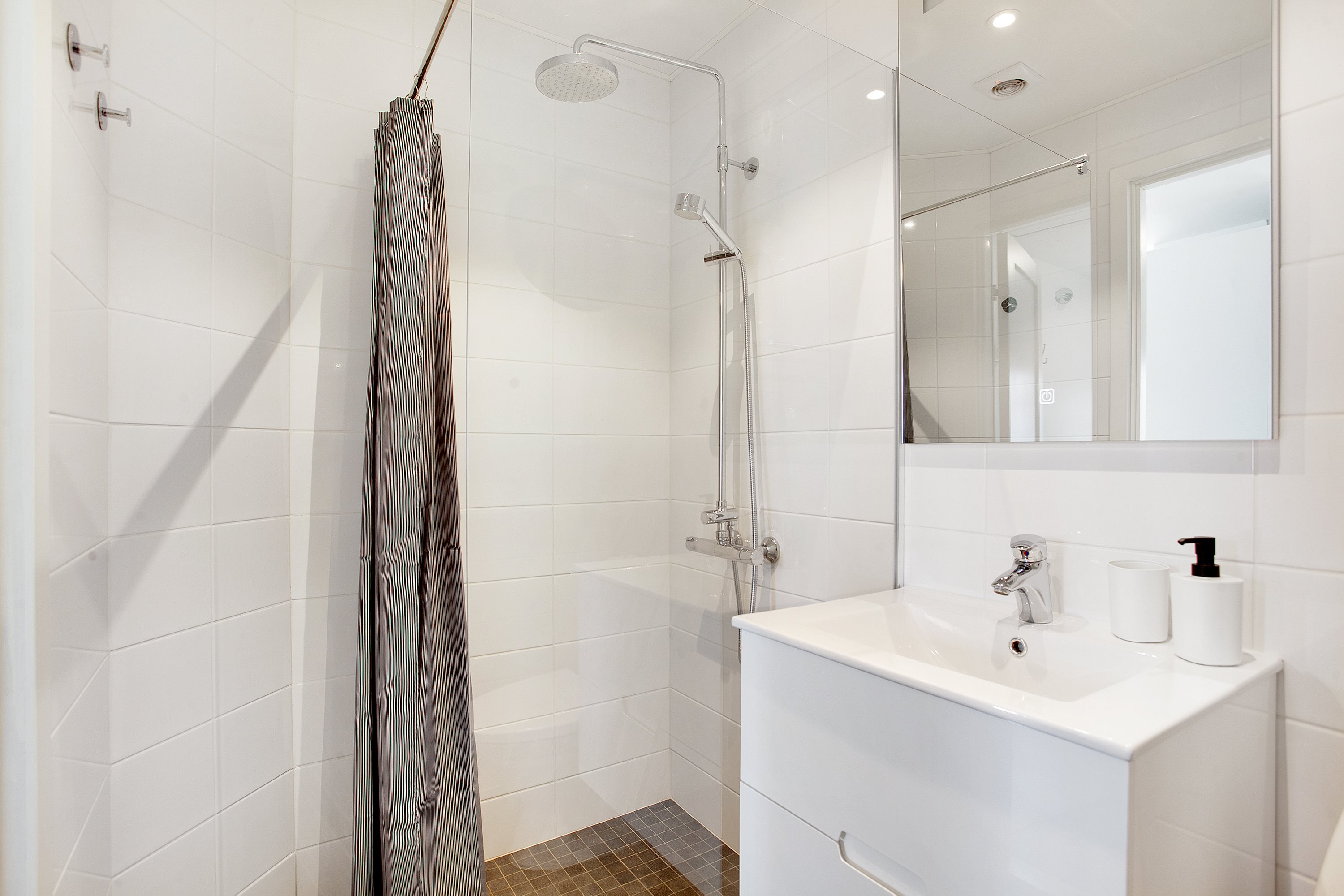 Fremhævet badeværelse billede i fuldskærmstilstand. Billede af Prof Johansens Vej 2B, 24., Seaside Feriehuse, 9940 Læsø