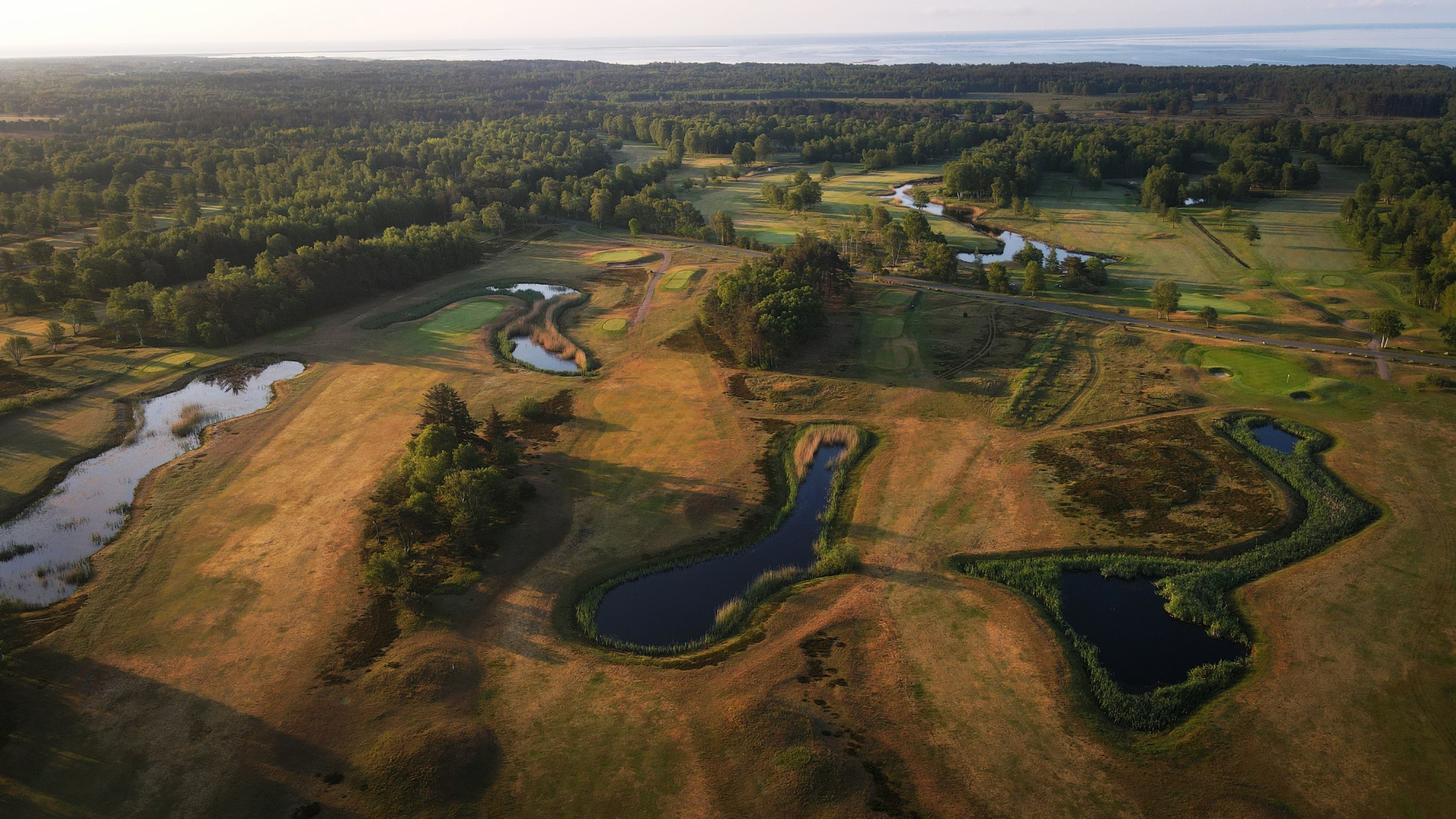 Fremhævet luftfoto billede i fuldskærmstilstand. Billede af Prof Johansens Vej 2B, 24., Seaside Feriehuse, 9940 Læsø