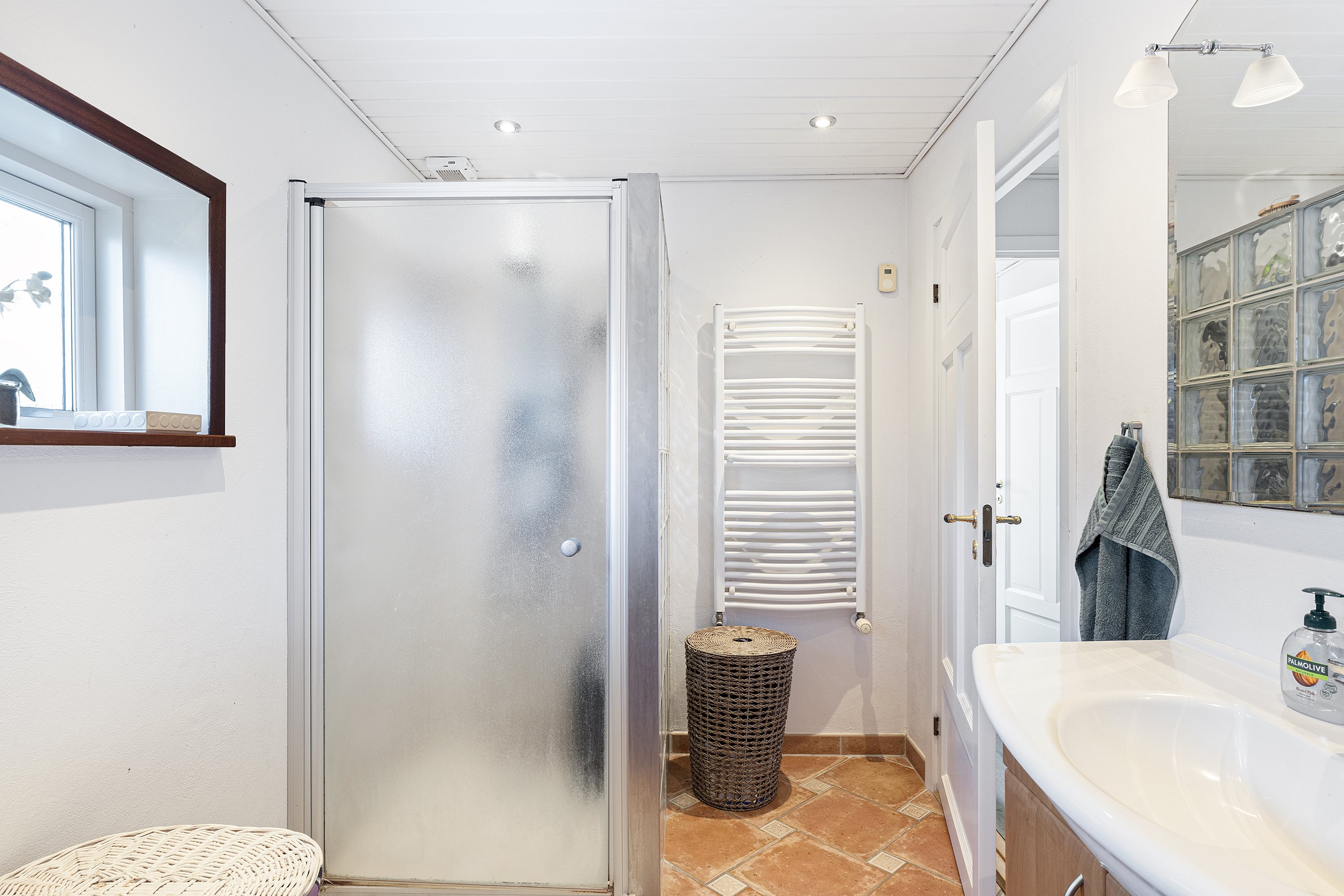 Fremhævet badeværelse billede i fuldskærmstilstand. Billede af Solvænget 3, Bovrup, 6200 Aabenraa