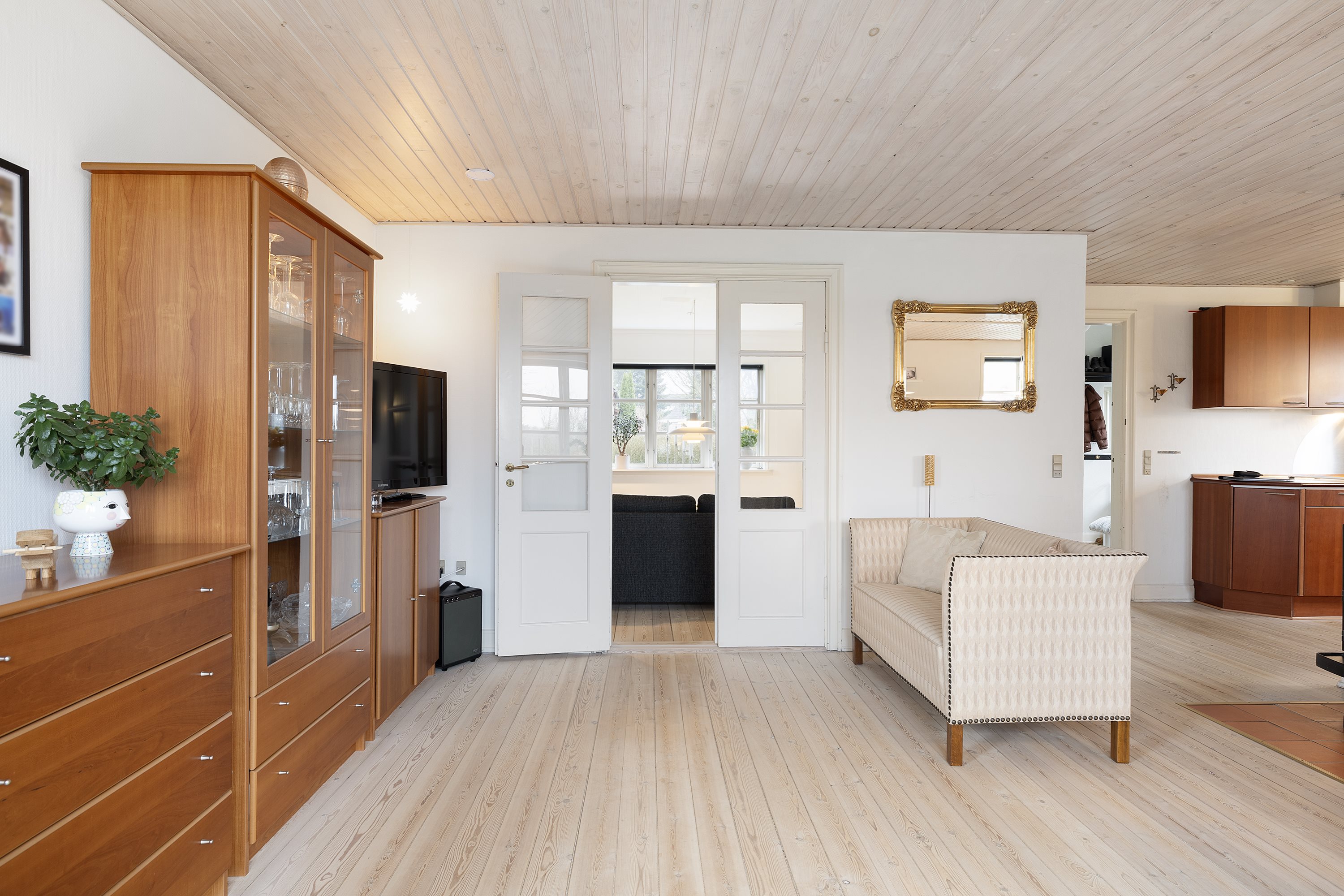 Fremhævet stue billede i fuldskærmstilstand. Billede af Saksenballe 21, Nr Broby, 5672 Broby