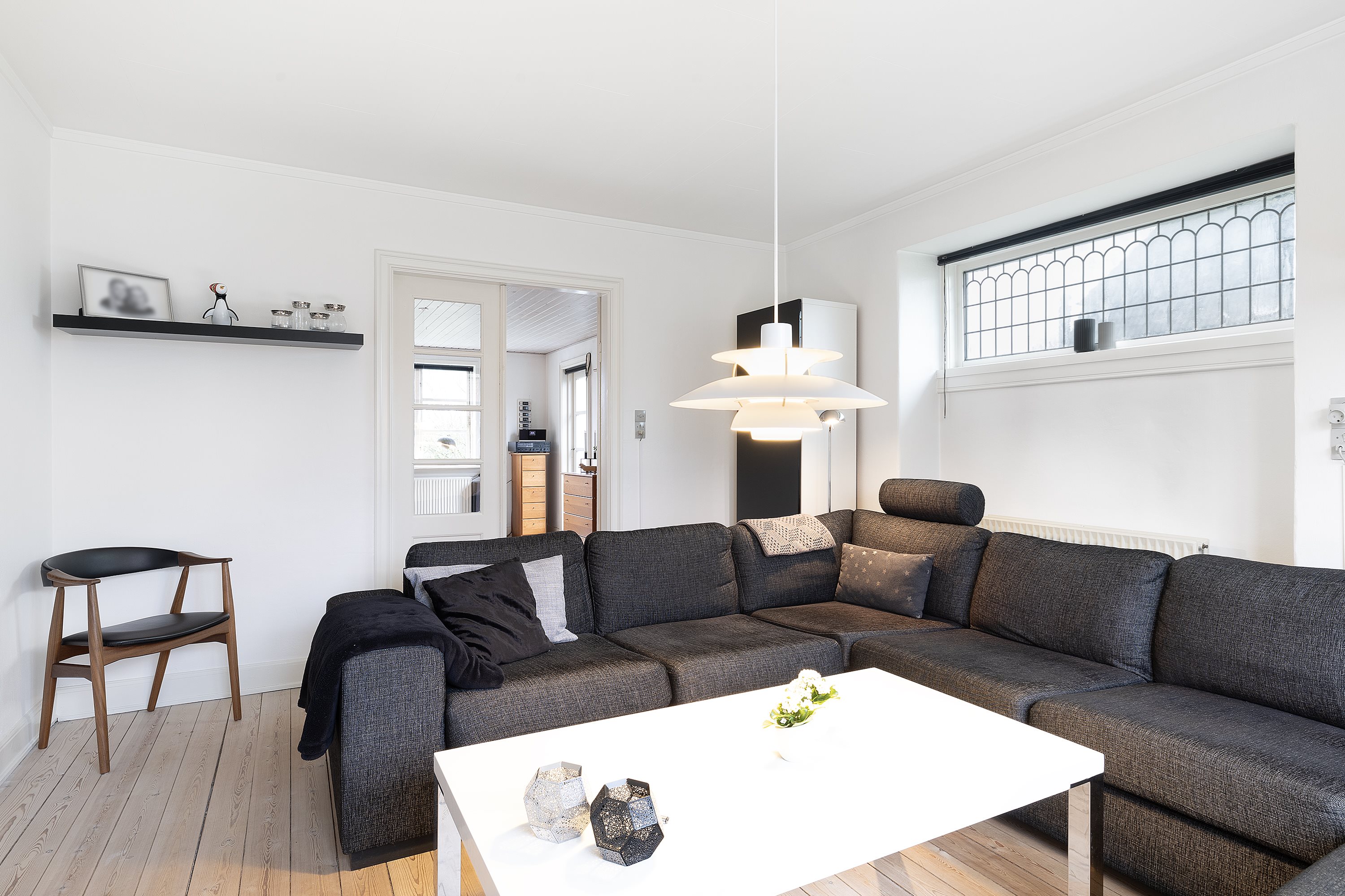 Fremhævet stue billede i fuldskærmstilstand. Billede af Saksenballe 21, Nr Broby, 5672 Broby