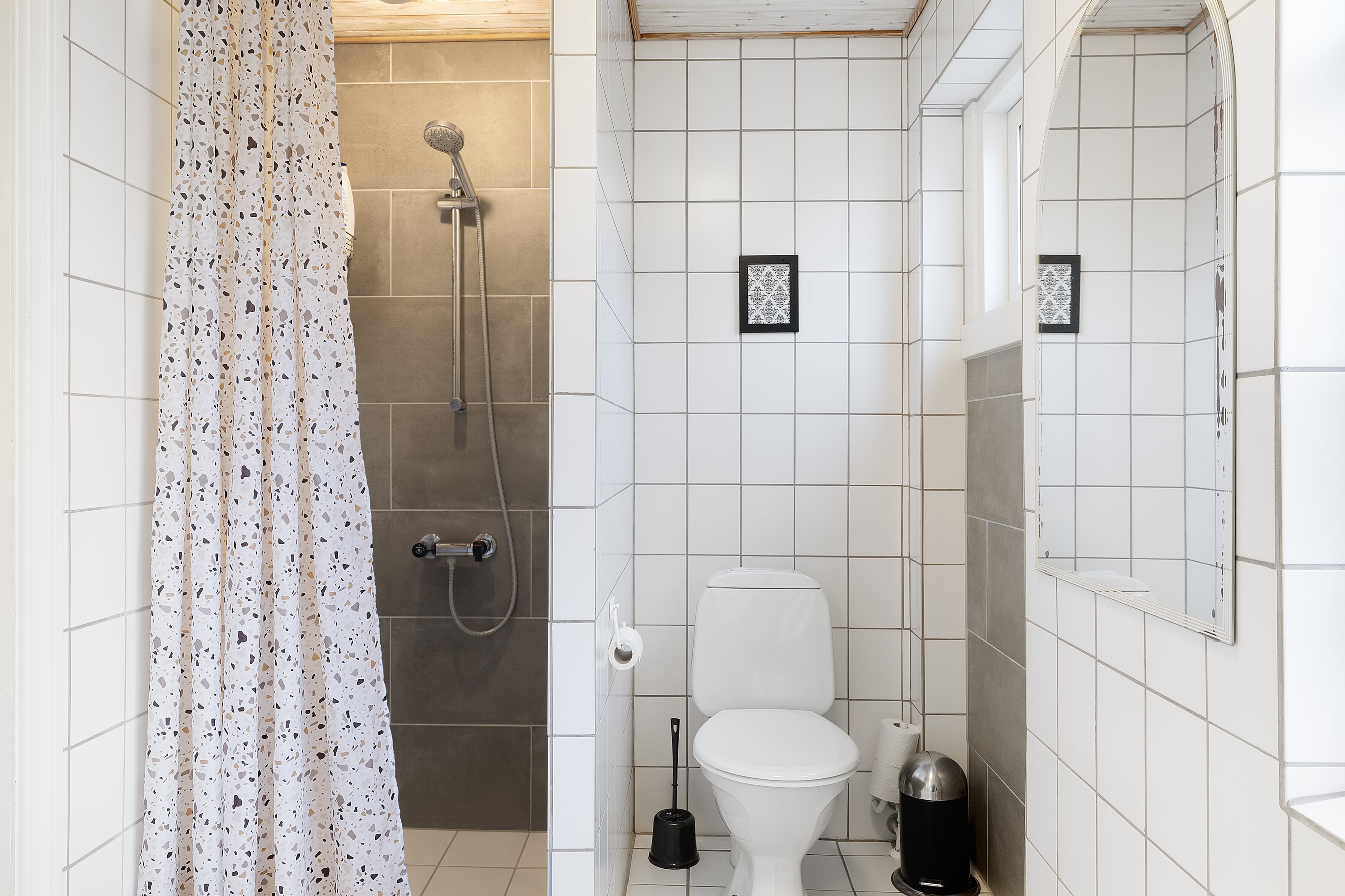 Fremhævet badeværelse billede i fuldskærmstilstand. Billede af Saksenballe 21, Nr Broby, 5672 Broby