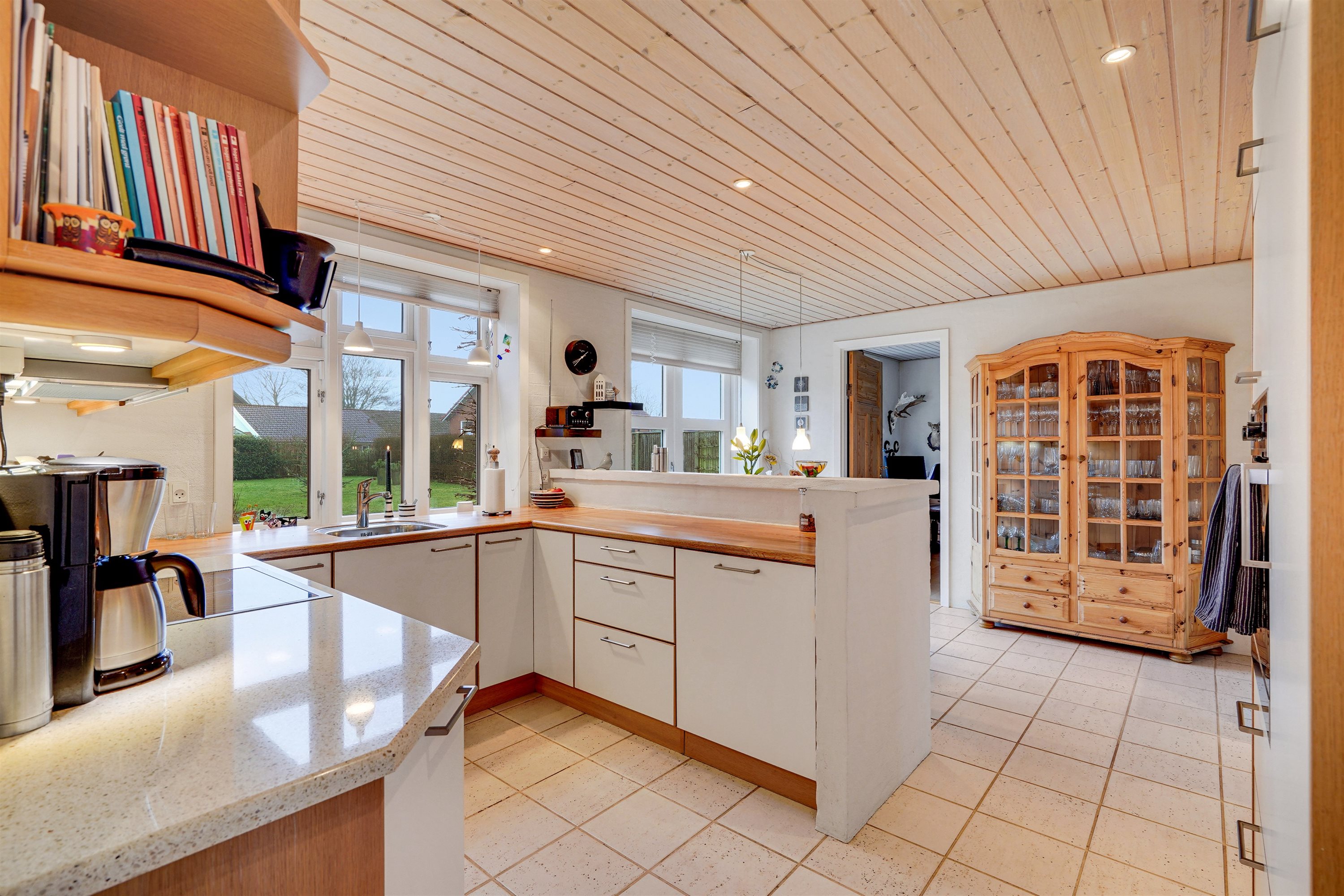 Fremhævet køkken billede i fuldskærmstilstand. Billede af Tjæreborg Stationsvej 17, 6731 Tjæreborg