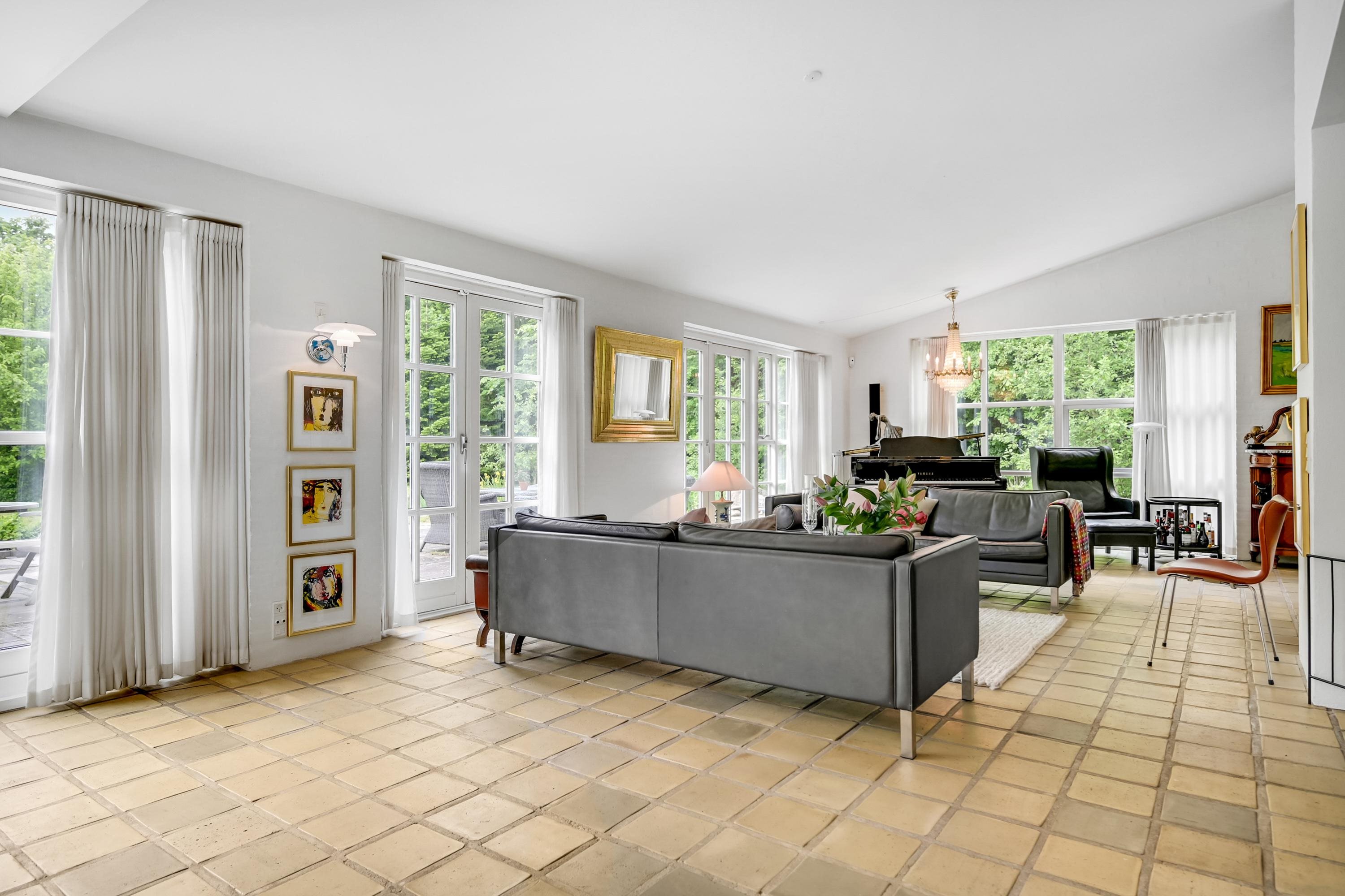 Fremhævet stue billede i fuldskærmstilstand. Billede af Banetoften 10, 8530 Hjortshøj