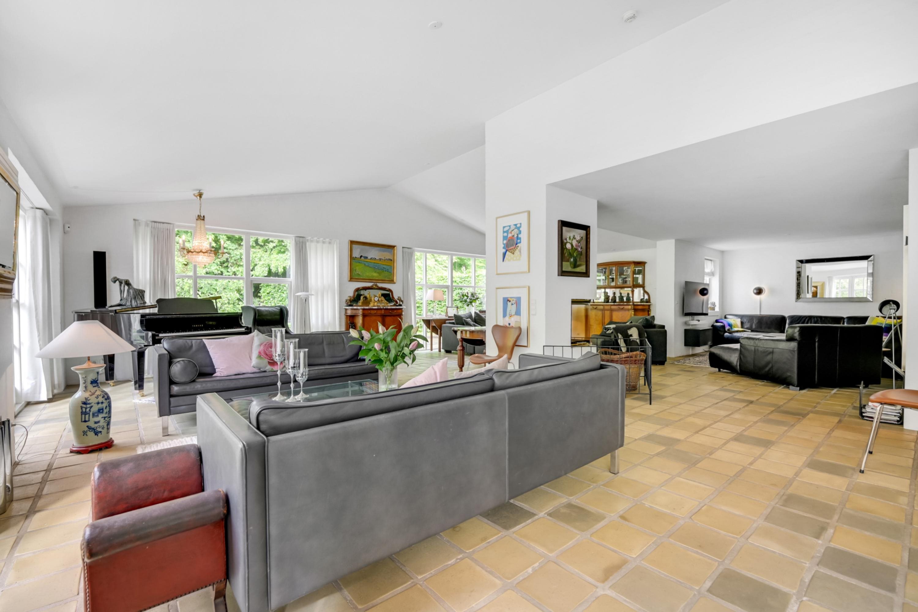 Fremhævet stue billede i fuldskærmstilstand. Billede af Banetoften 10, 8530 Hjortshøj