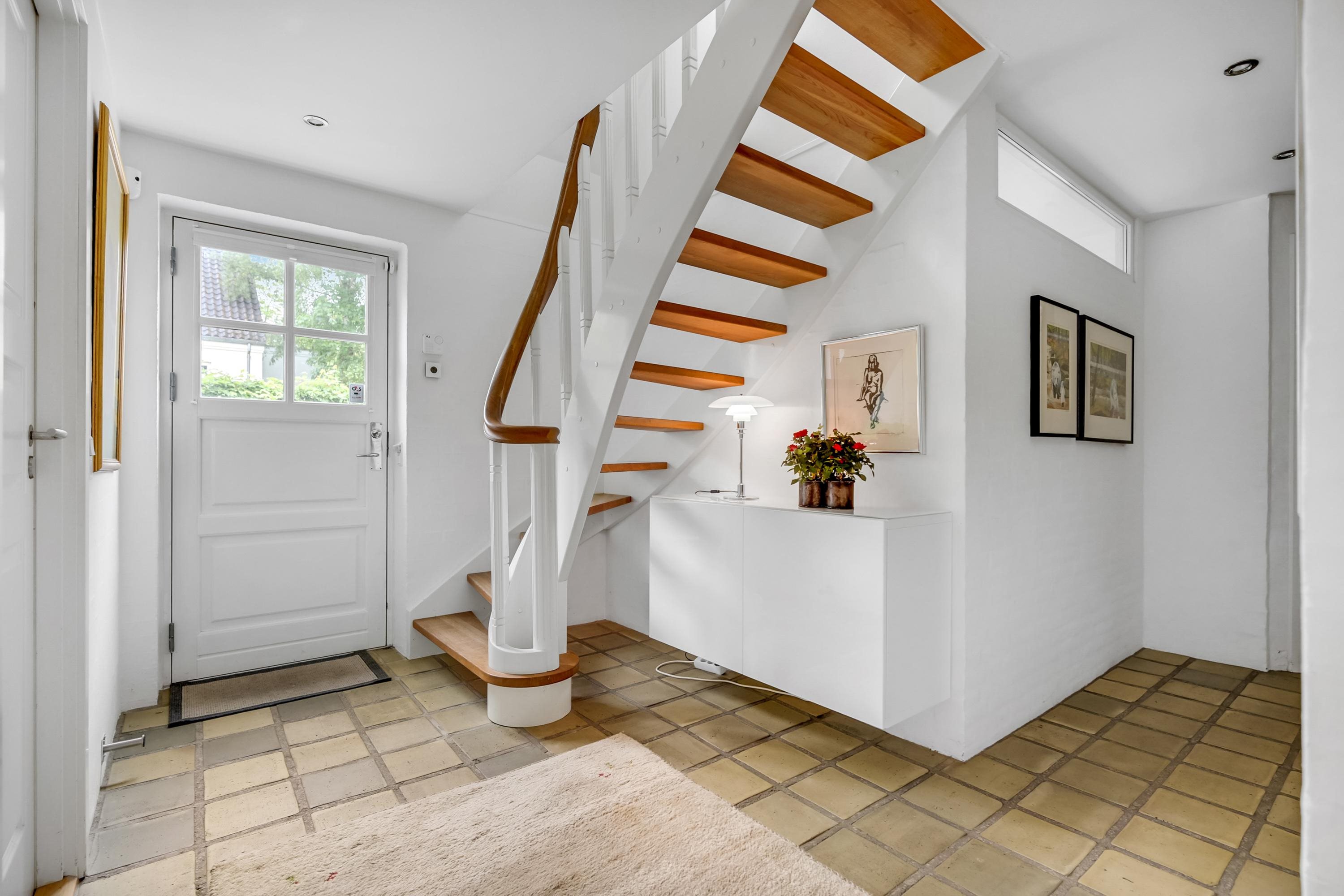 Fremhævet gang billede i fuldskærmstilstand. Billede af Banetoften 10, 8530 Hjortshøj