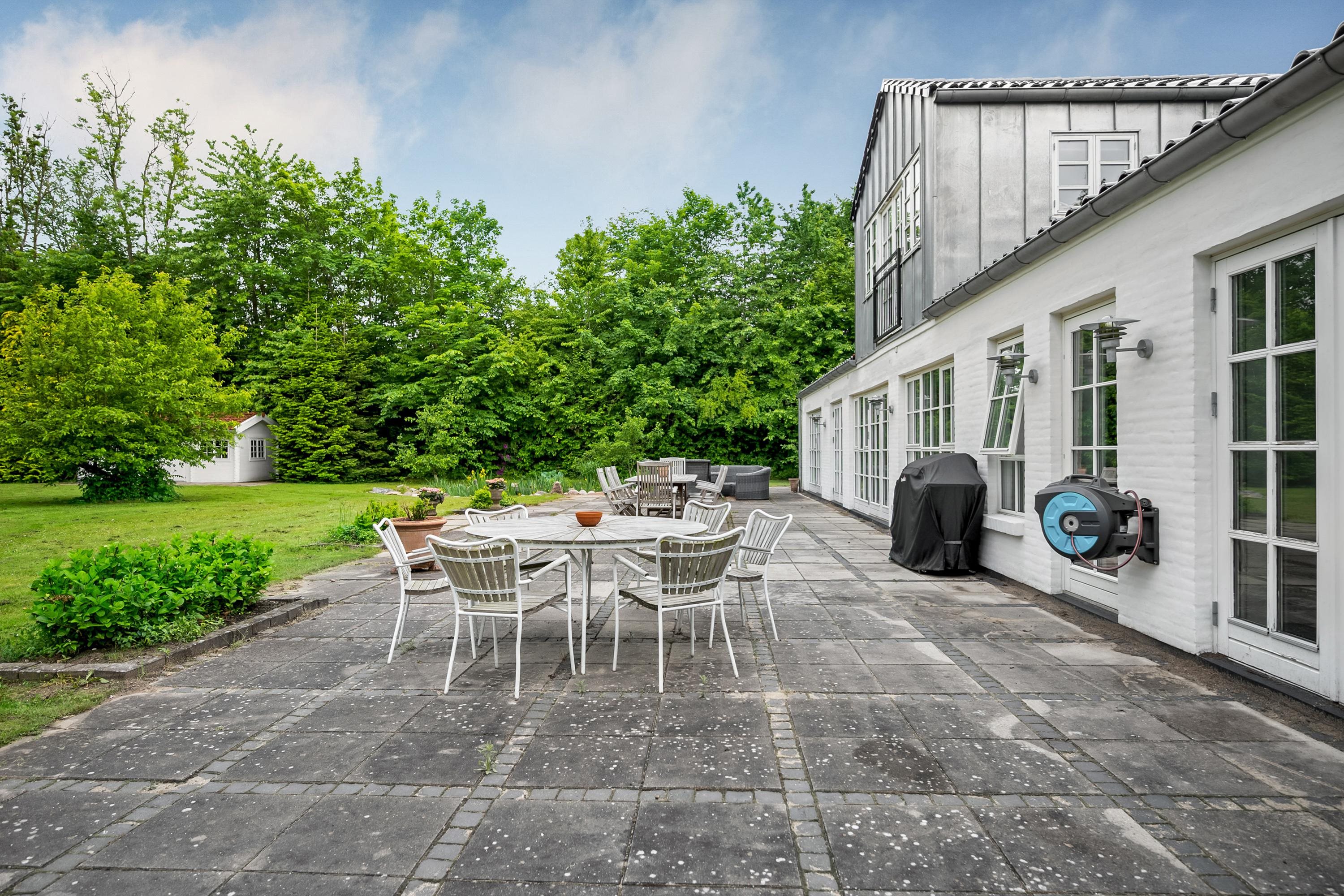 Fremhævet terrasse billede i fuldskærmstilstand. Billede af Banetoften 10, 8530 Hjortshøj