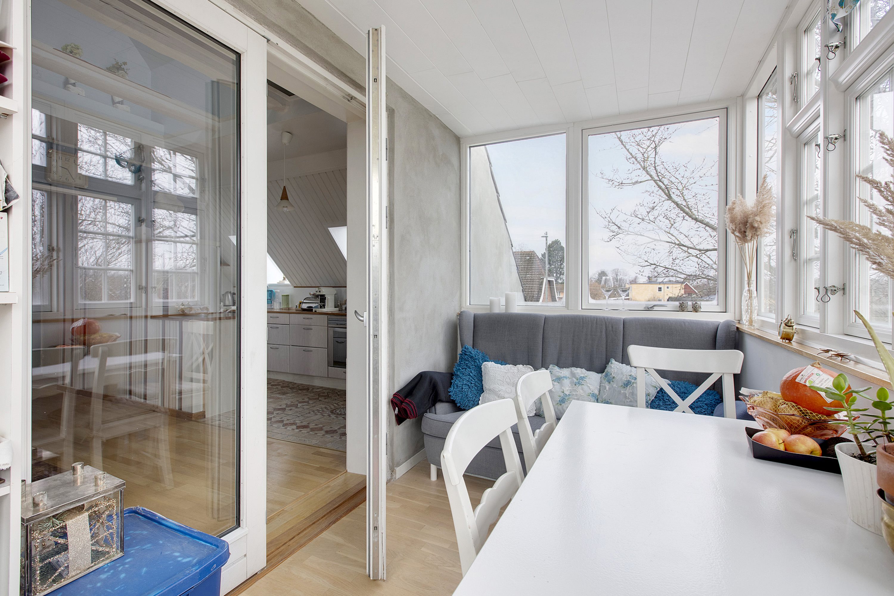 Fremhævet udestue billede i fuldskærmstilstand. Billede af Islevhusvej 69A, 1., 2700 Brønshøj