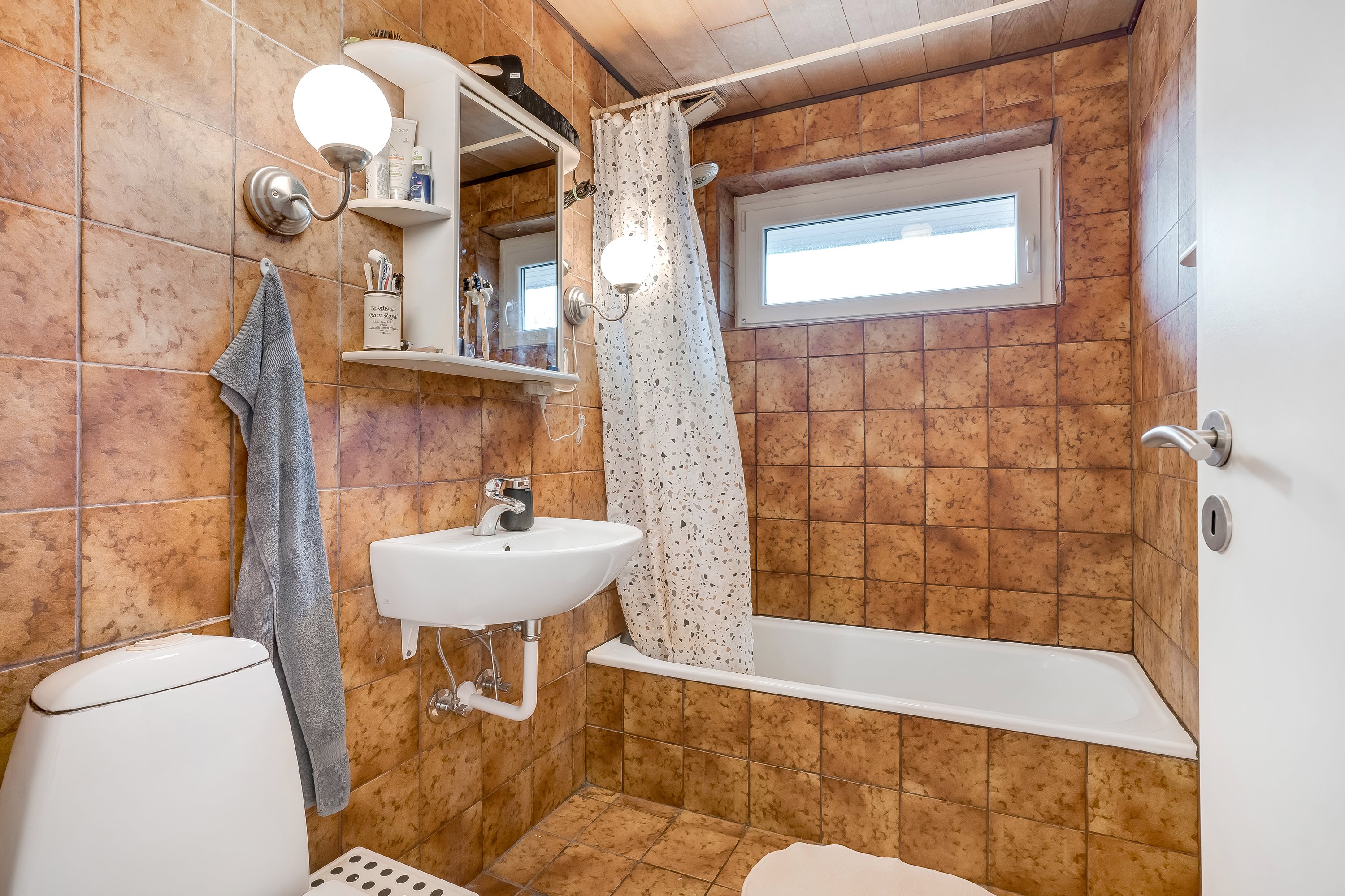 Fremhævet badeværelse billede i fuldskærmstilstand. Billede af Havrevænget 28, 6990 Ulfborg