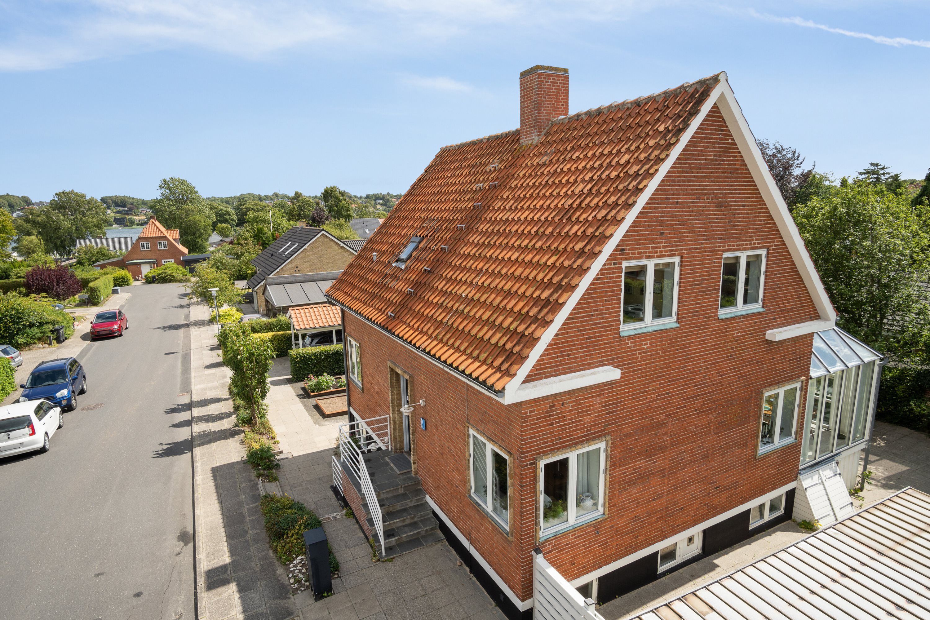 Fremhævet udendørs billede i fuldskærmstilstand. Billede af Kærvænget 2, 8800 Viborg