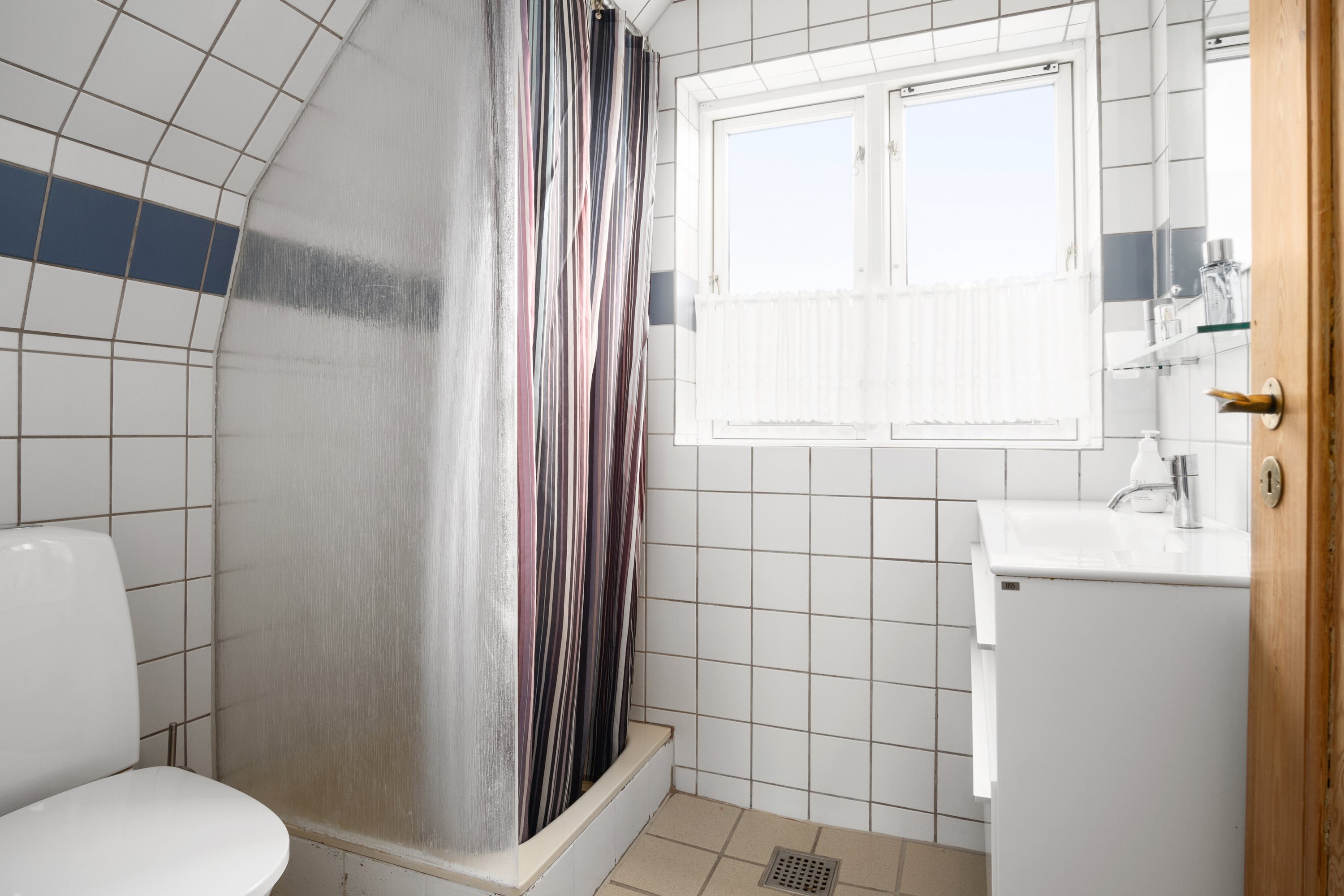 Fremhævet badeværelse billede i fuldskærmstilstand. Billede af Kærvænget 2, 8800 Viborg